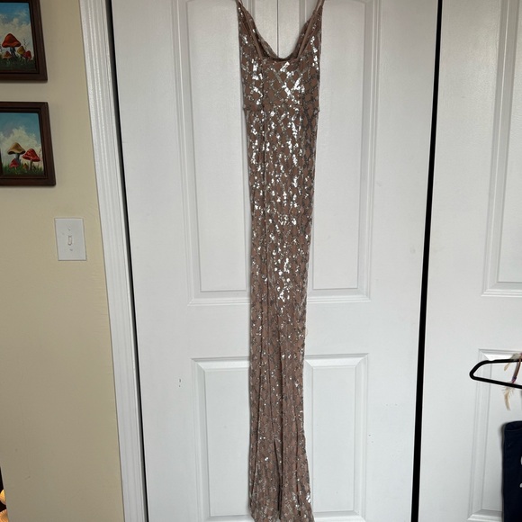 Elegant Sequin Evening Gown - Picture 2 of 4